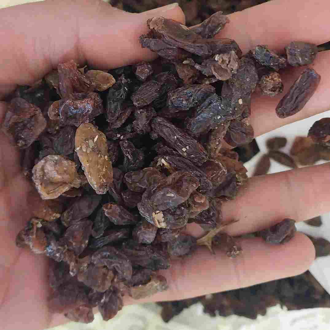 تصویر 1 از کشمش ضایعاتی کاشمر با کیفیت مناسب برای مصارف صنعتی